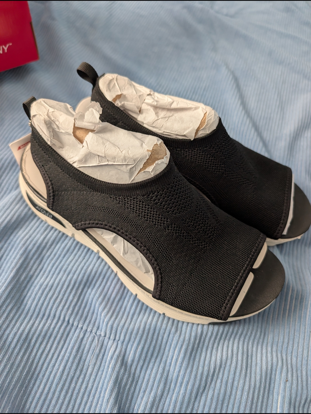 NWT Sketchers Women’s Arch Support Black Sandals